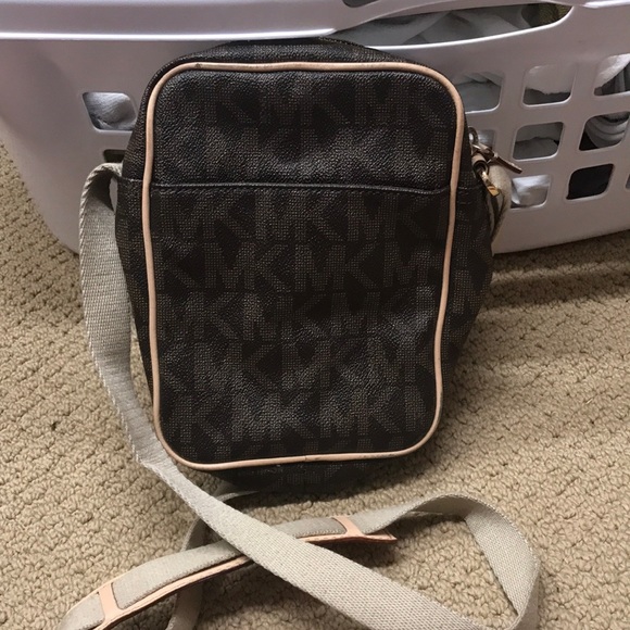 Michael kors crossbody - Picture 2 of 4